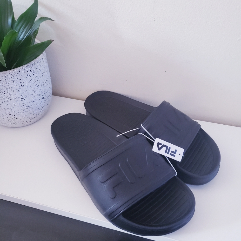 NEW FILA Slides - Black MENS 9 , WOMENS 10